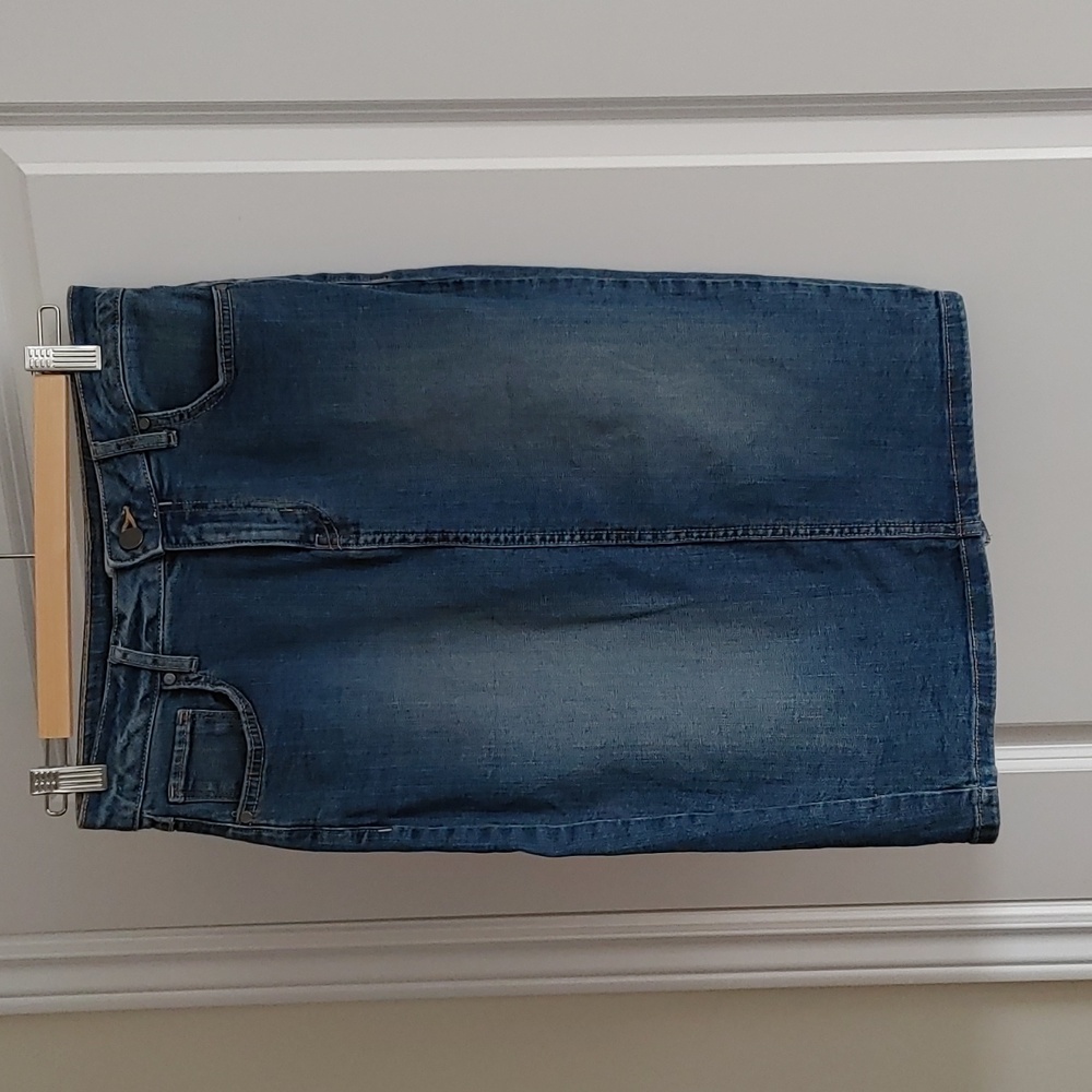 Calvin Klein US 27 Denim 5 Pocket Stretchy Pencil Skirt with Back Slit